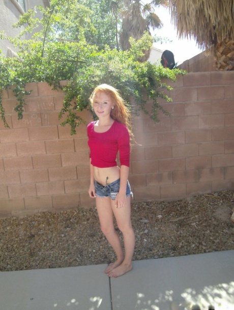 curvy blonde lingerie free nude pictures