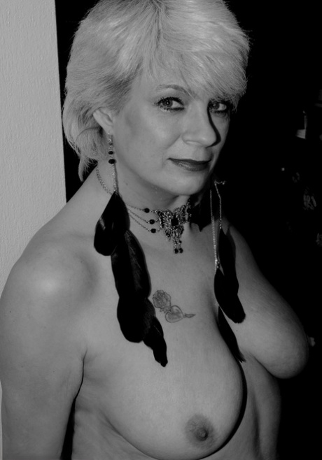 gothic short hair kinky porno photo