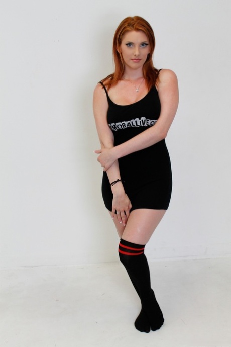 curvy redhead nurse art xxx photo