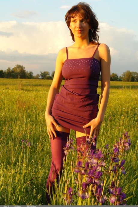 brunette yoga pants pretty pic