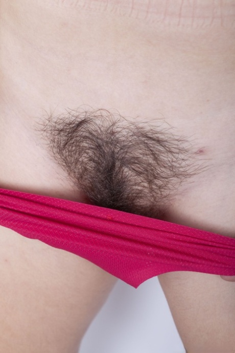 hairy pussy brunette latinahub free nude picture