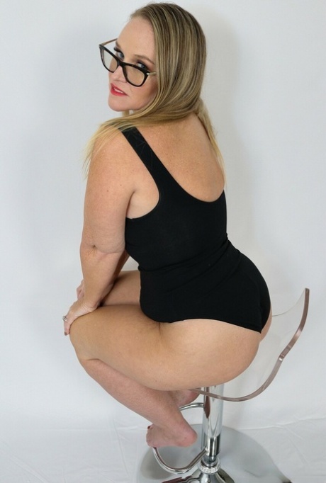 huge butt blonde adult pics