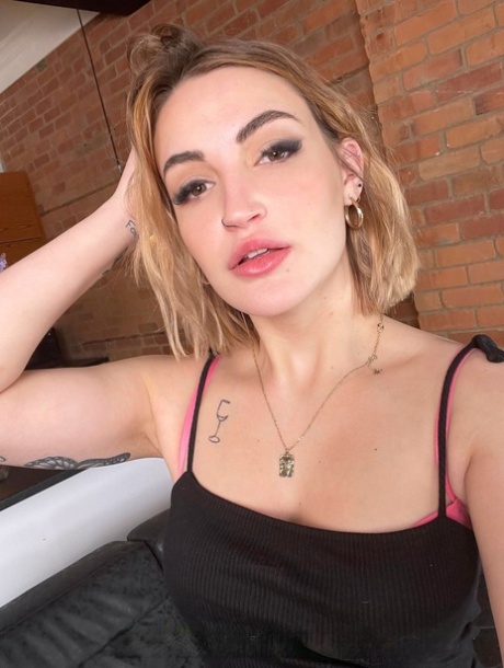 short hair webcam art porn gallery