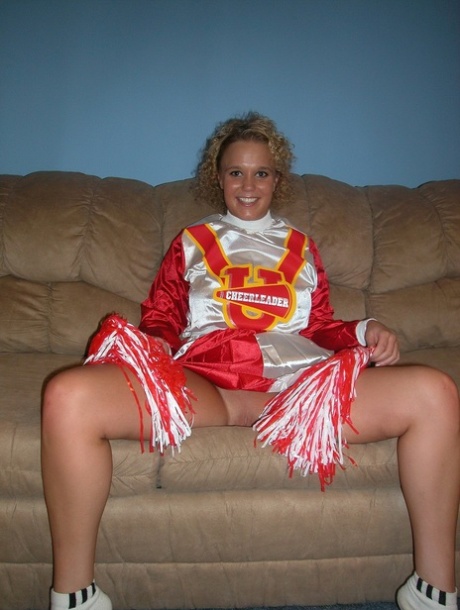 short hair cheerleader beautiful porn pictures